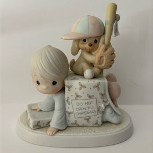 Precious Moments “Wishing You A Very Successful Season” Figurine Display #522120